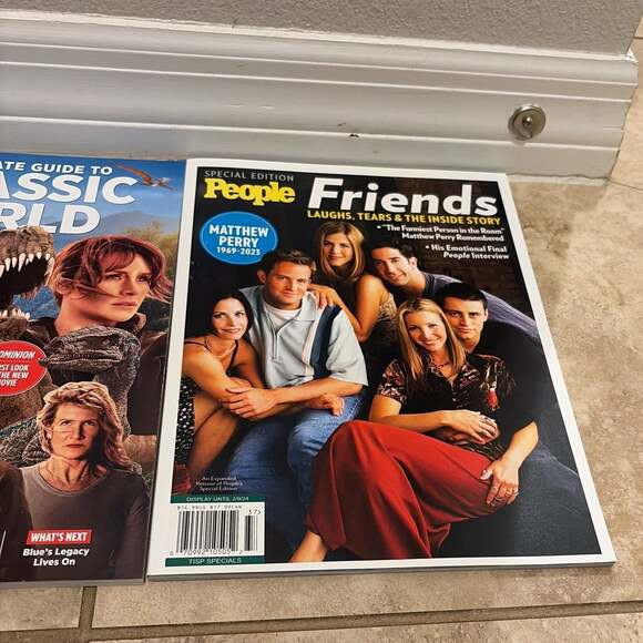 Magazine Lot: Marvel, Jurassic World, and Friends Special Edition - Picture 4 of 7